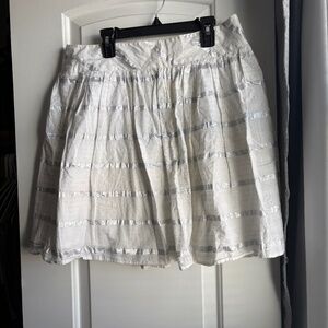 Ann Taylor LOFT | 10P | White w/ Silver Metallic